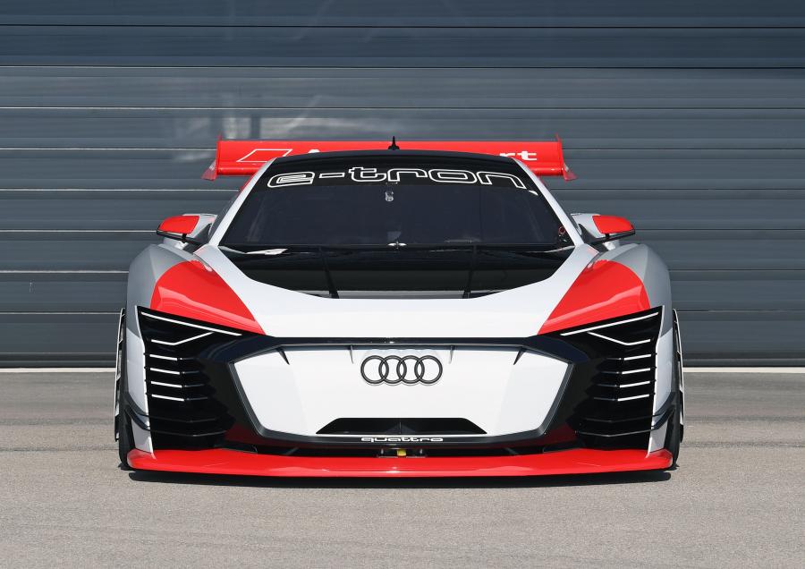  Audi e-tron Vision Gran Turismo 2018 года  (фото 3 из 22)
